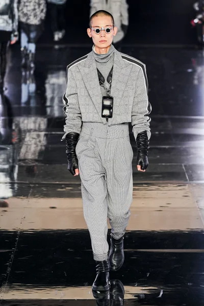 Look 64